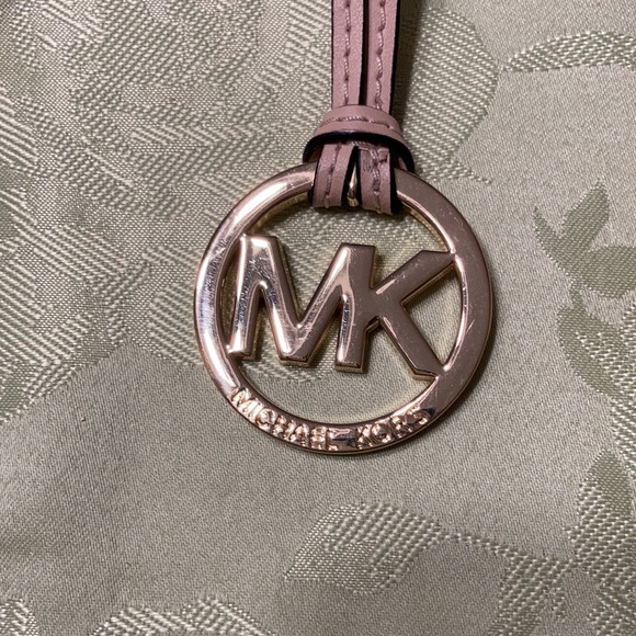 Michael Kors leather shoulder purse. Dark buckskin leather with tan straps - Picture 2 of 8